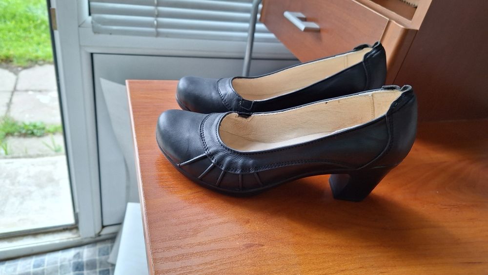 Продавам дамски обувки