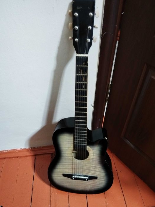 Гитара сатылалы.