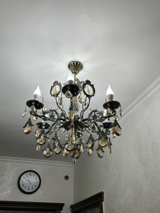 Люстра в хорошем состоянии