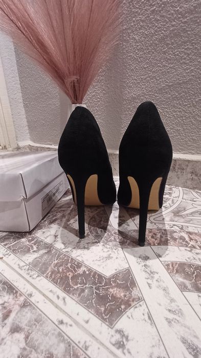 Обувки на висок ток