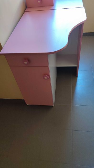 Бюро 50 лева или две огледални бюра за 100 лева