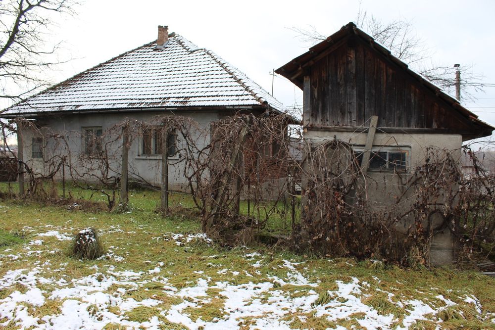 Vând casă 125 mp cu teren 712 mp, în Lăpușel