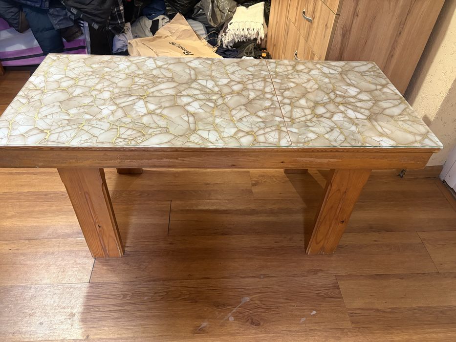 Холна маса от естествено дърво