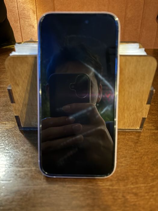 Розовый Айфон  iphone 15 128гб акб 85