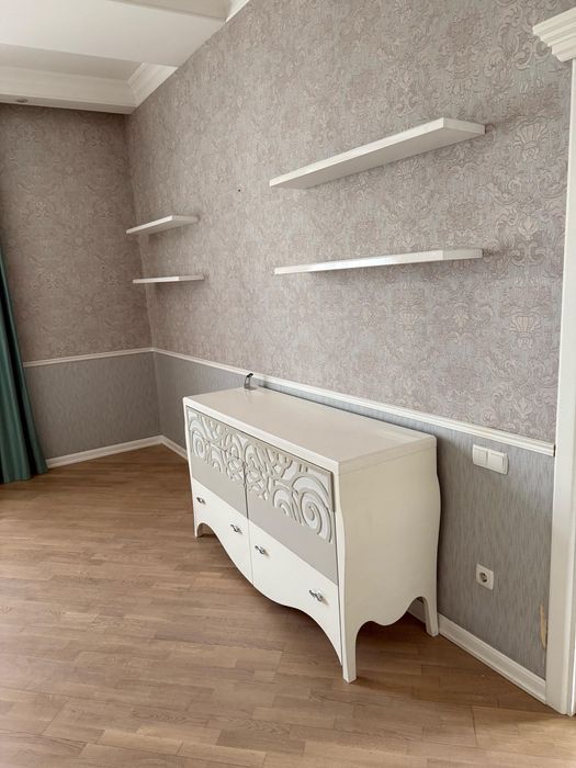 Мебель очень дорогие в хорошем состоянии