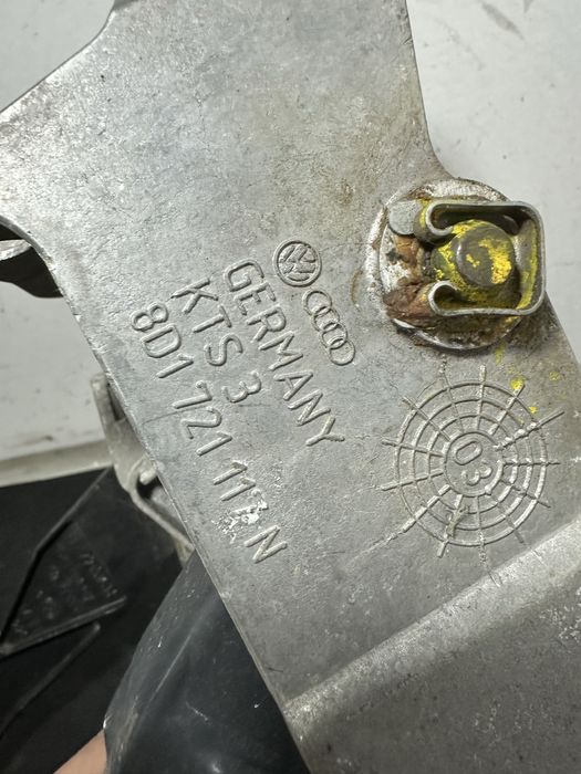 Ax pod pedalier Audi A4 B6 1.9 TDI AWX 1.6 benzină 2.0 8D1721117N