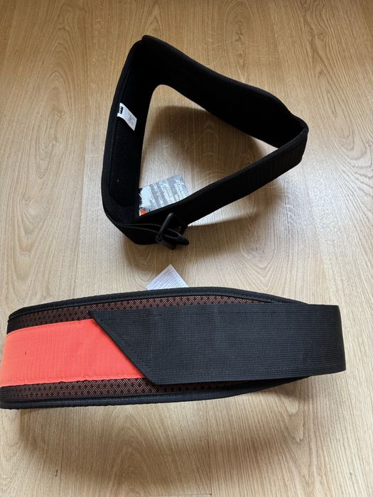 Nike черни колани за силови тренировки Nike Strength Training Belt 2.0