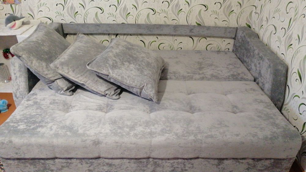 Продам Срочно диван в отличном состоянии ии