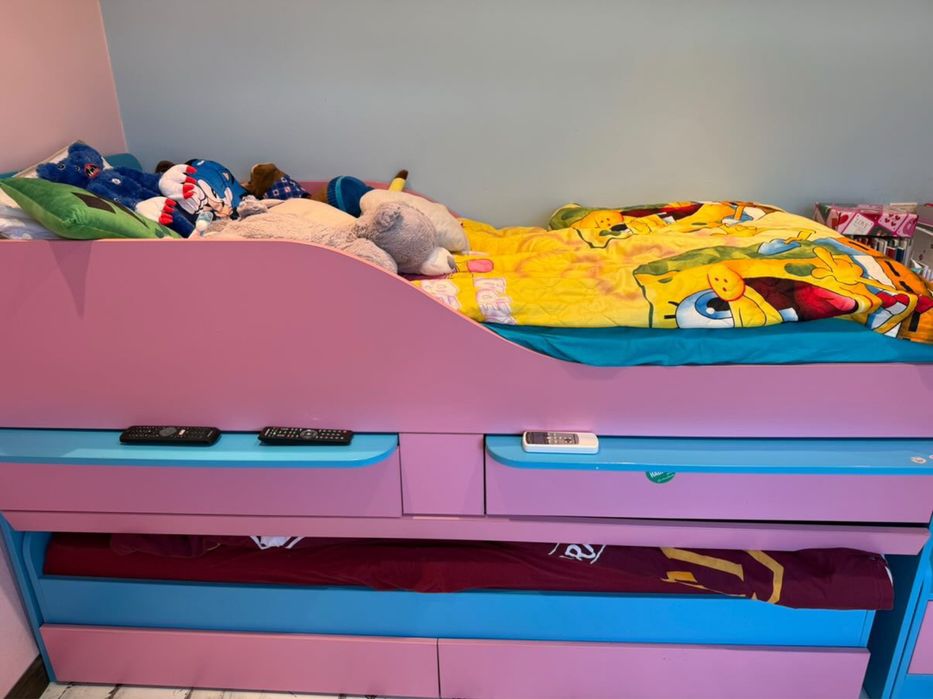 Двуетажно легло + подарък два матрака