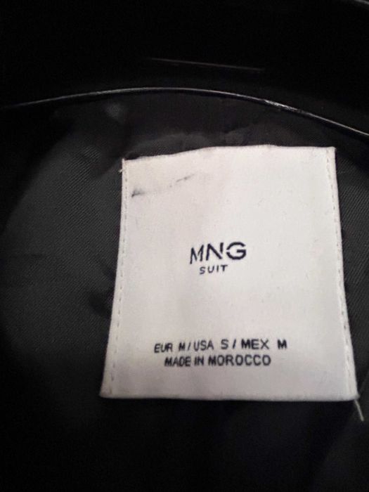 Черно право палто MNG