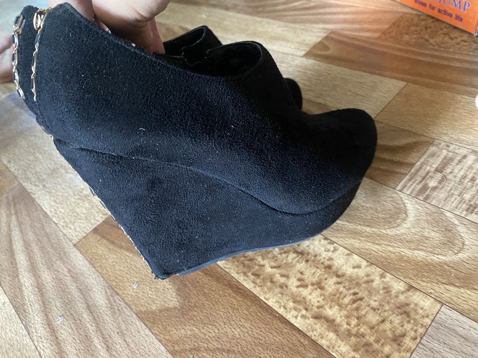 Продам полусапожки на танкетке платформе