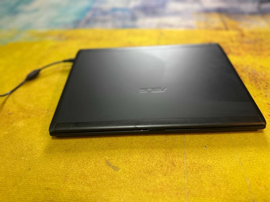 laptop Asus u36j, core i3, ram 4 gb, 2 placi video