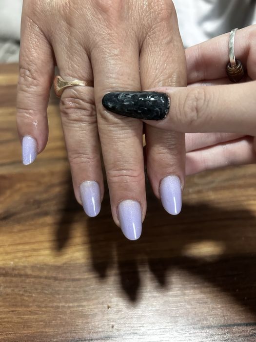 caut cliente la unghii. insta: nailfiction.lab