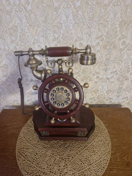 Ретро телефон в рабочем состоянии