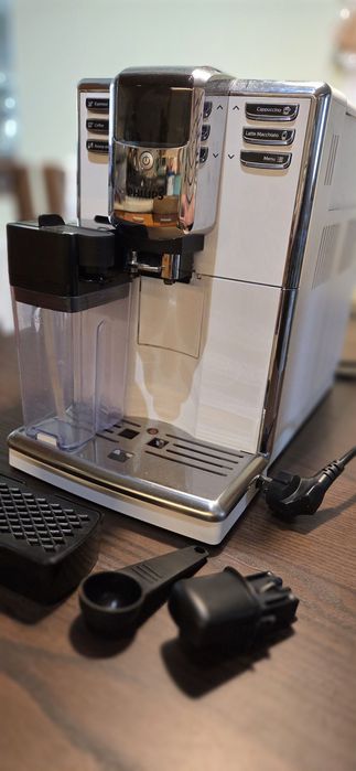 Expressor super-automat Phillips EP5361/10 seria 5000 Latte Go