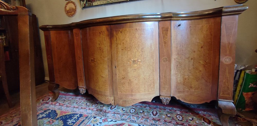 Mobilă de sufragerie Chipendele