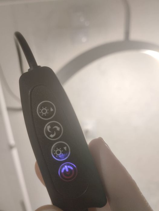 Настольная лампа