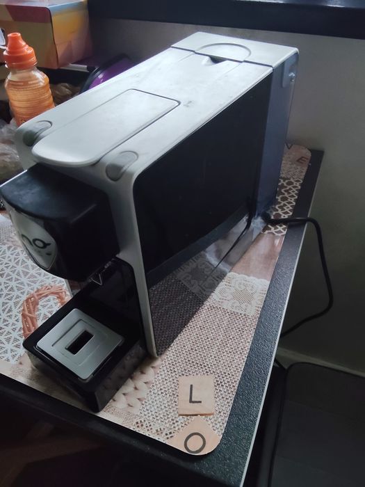 Mașina de  cafea uno capsule system