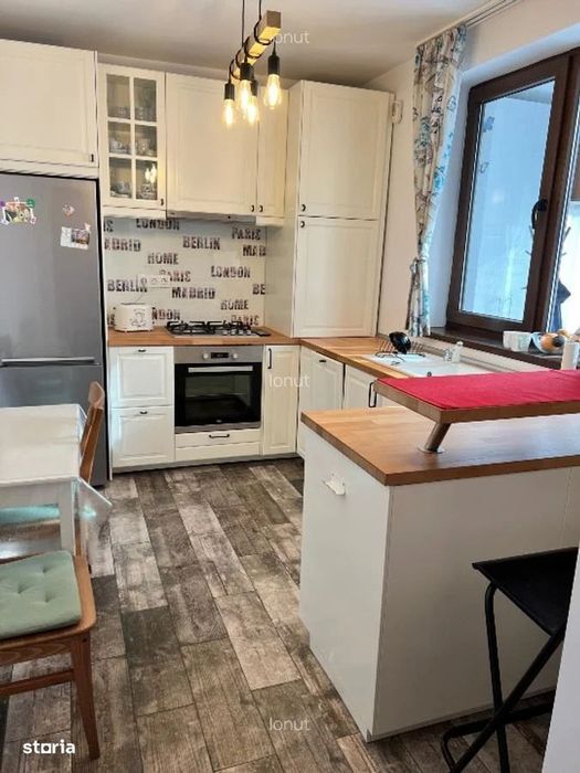 Oferim spre inchiriere casa/vila 4 camere