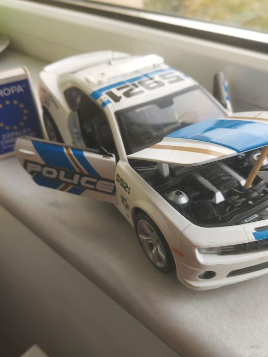 Vind masinute, doua tractoare și camaro 2010