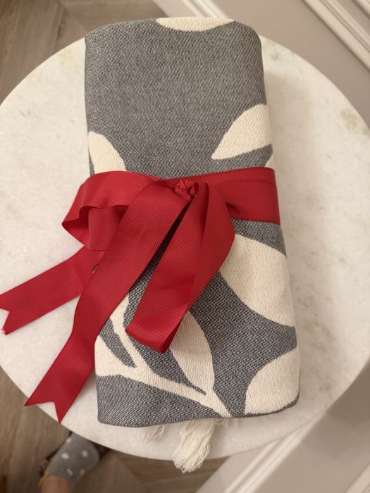 Подарок на 8 Марта, стильный плед