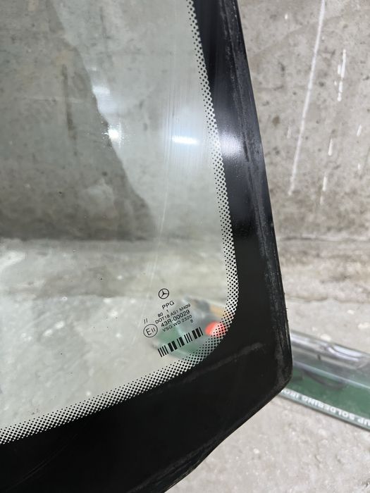 Лобовой Мерс 210