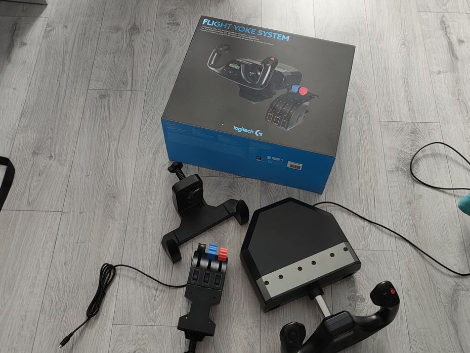 Vând Logitech G Flight Yoke System – Ca nou+cutie originala.