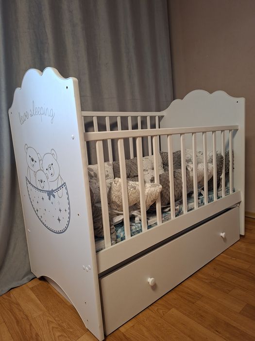 Кроватка почти новая,ванночка,горка,ходунки в подарок