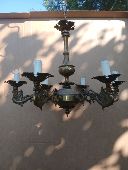Lustre anticqriat,in stare foarte buna din bronz si ceramica 350 lei bucata.