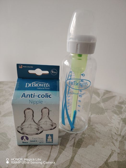 Стъклено шише на Dr. Browns