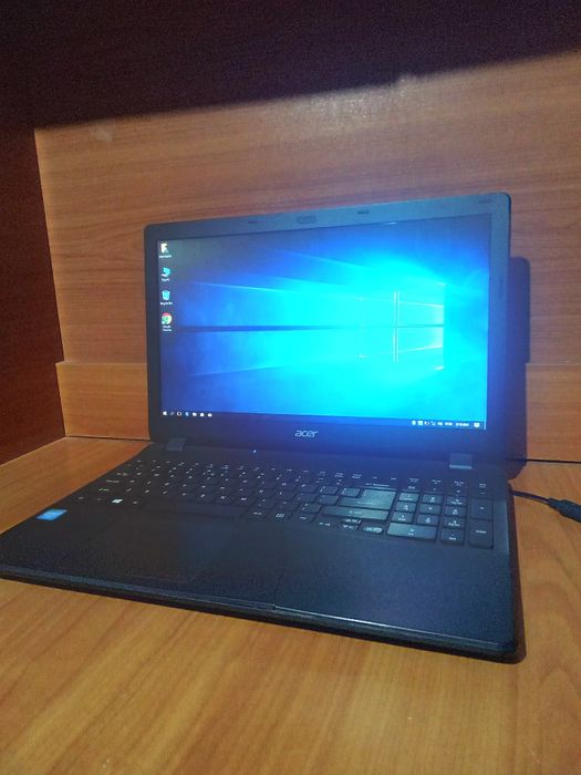 Laptop Acer functional - pentru browsing/filme