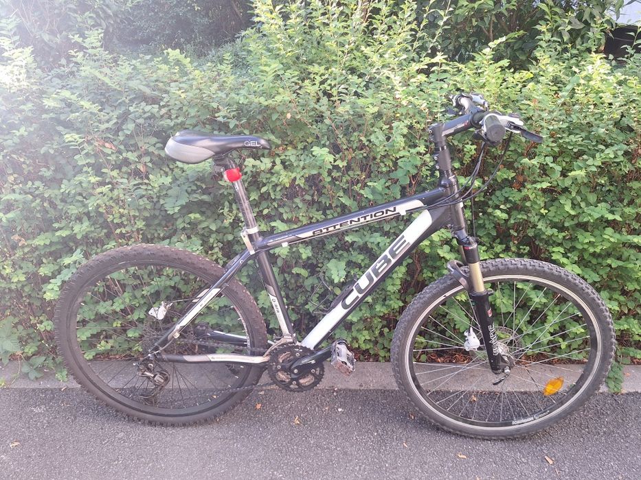 Bicicleta MTB Cube Attention – Cadru Aluminiu, Schimbătoare Shimano Deore-in stare bună