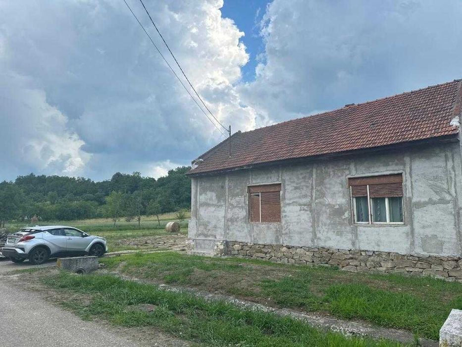 Casă solidă + 4500 mp Teren INTRAVILAN, 45m Front stradal