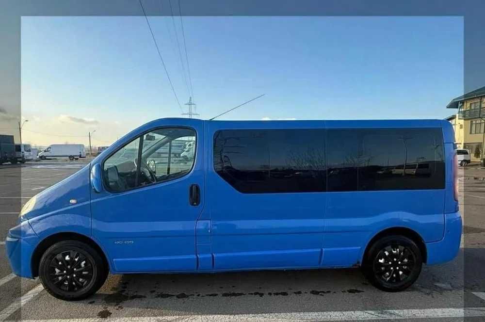 Renault Trafic II / 8+1 LUNG