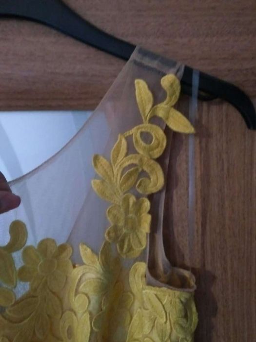 Rochie eleganta, galbena de dantela
