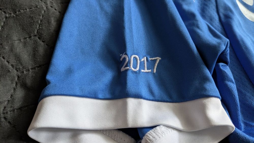 Мачова тениска Левски София, Холмар 5