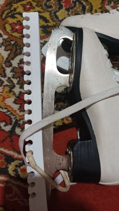 Фигурные коньки.