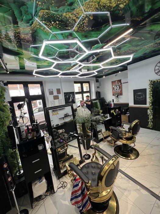 Salon Snoopy ultracental inchiriază posturi coafura/ frizerie