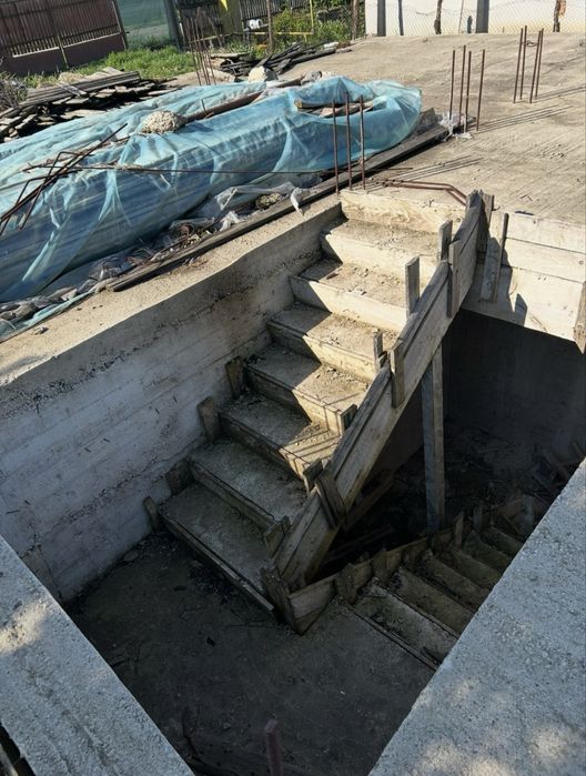 Teren intravilan cu fundatie si beci, Cocorasti Grind Prahova