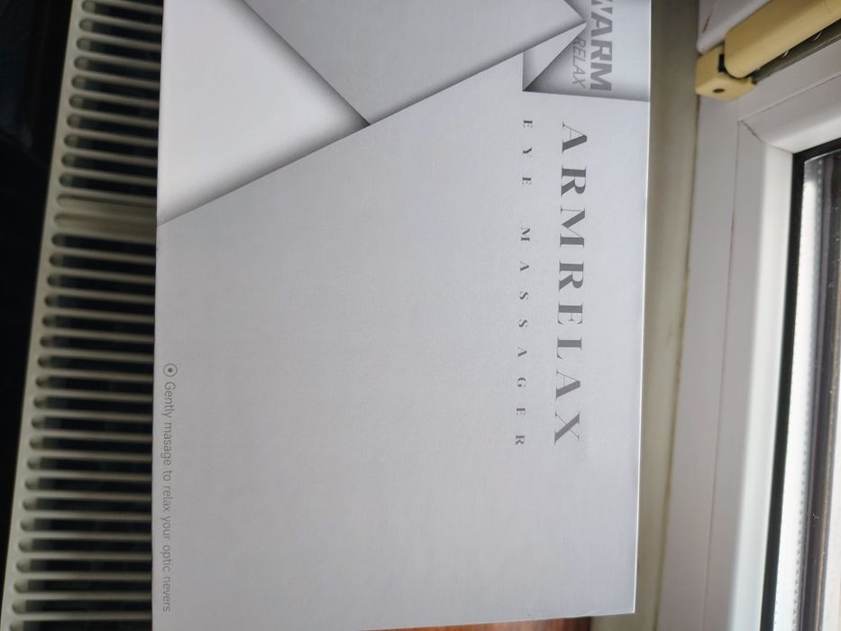 Aparat de masaj pentru ochi