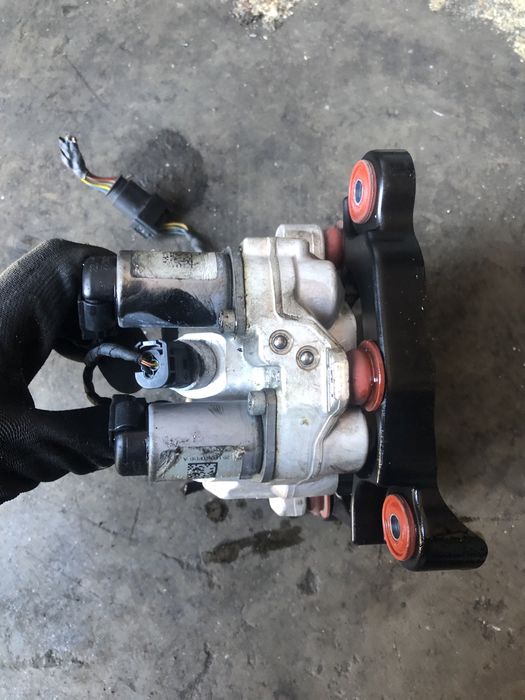 Разпределител окачване бмв ф10/11 ( razpredelitel okachvane bmw f10/11