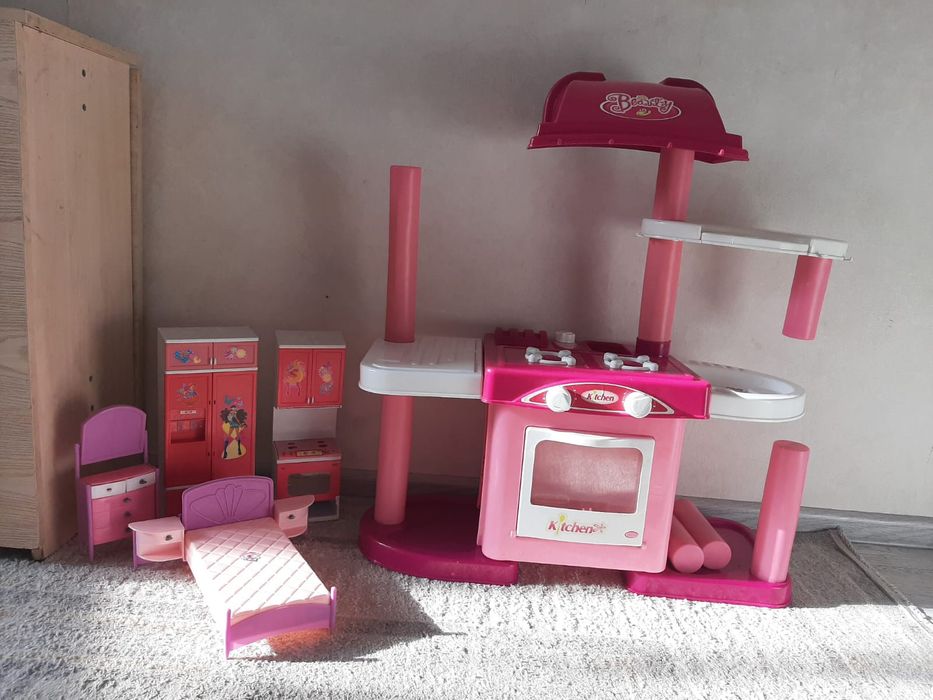 Игрушка кухня.    .