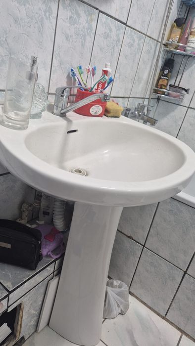 Chiuveta cu picior și wc Geberit cu rezervor