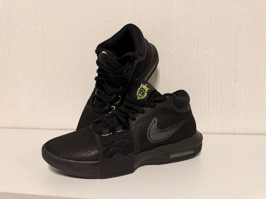 Оригинални маратонки Nike Lebron Witness VIII 44 номер