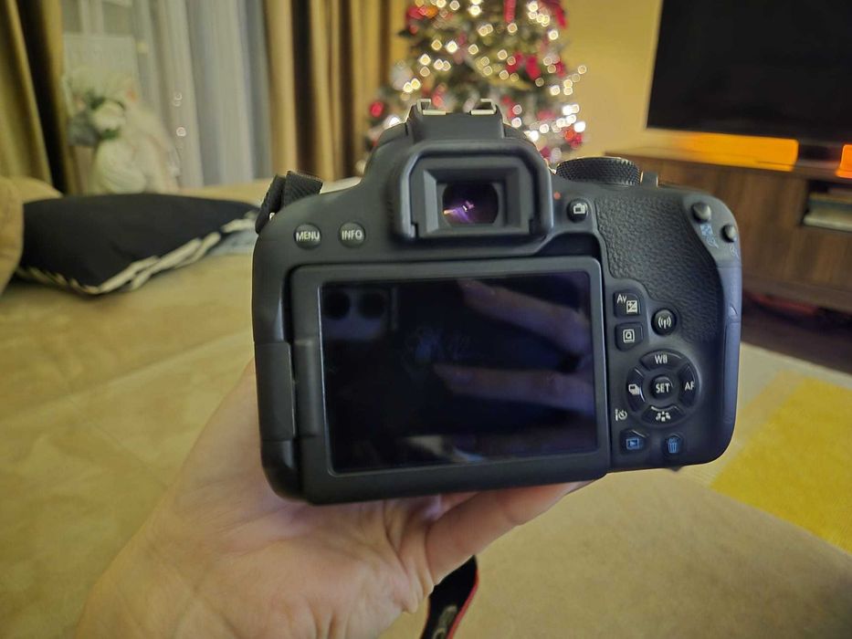 Canon EOS 800D + card + Geanta