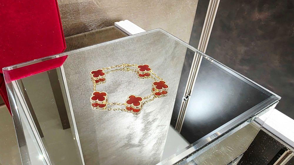 Van Cleef & Arpels VCA Gold Red 5 Motif Vintage Alhambra Дамска Гривна