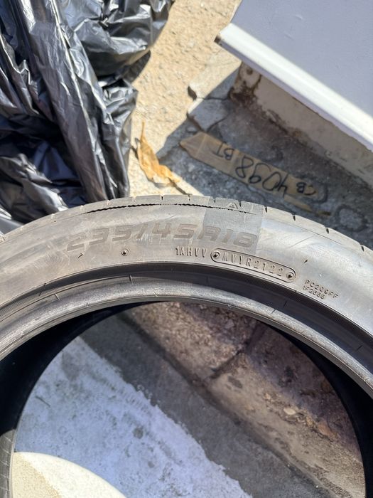 Летни гуми Falken Azenis 4бр. 235/45/18