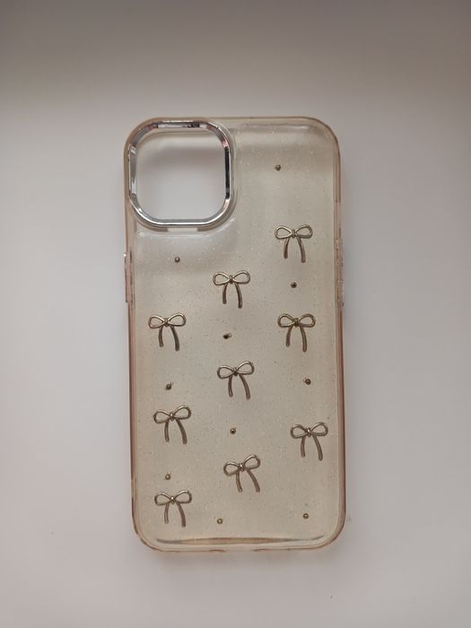 Чехлы на iPhone 13