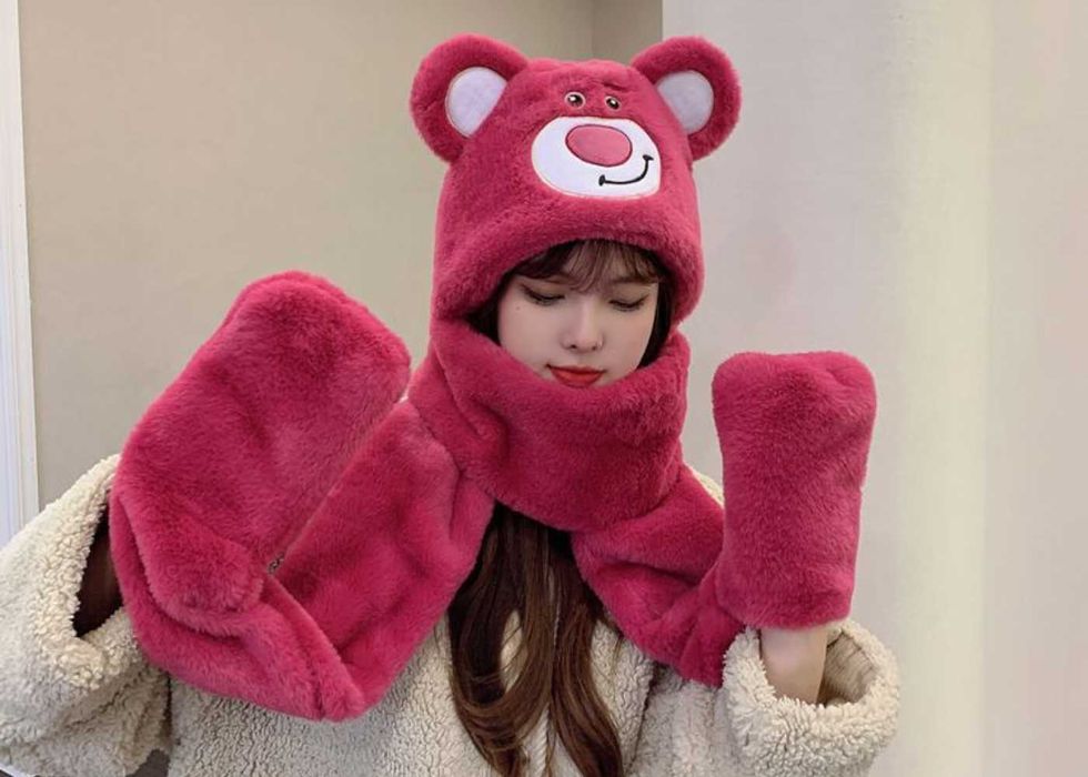 Шапка с ушками шарфом и варежками