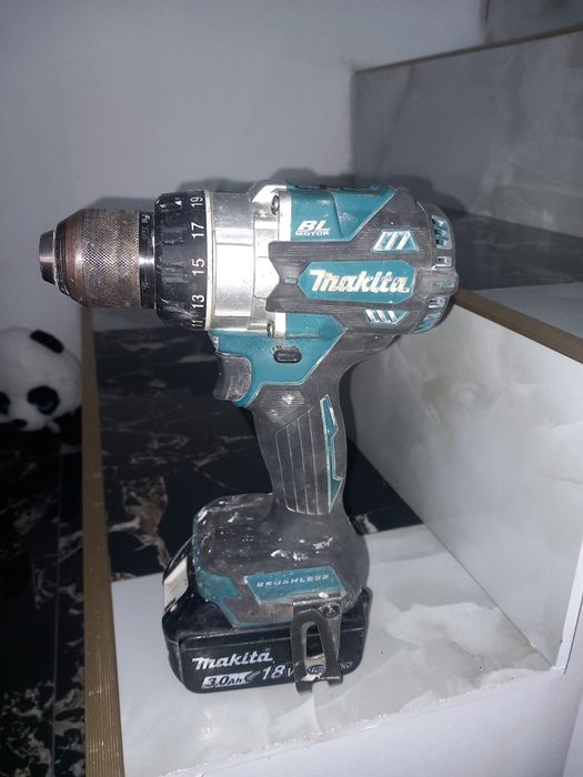 Vând bornasima makita!!!